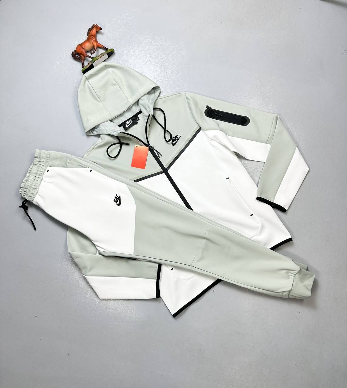 Rep Replica Fake Man Mans Duplicate Track Suit Copy Cheap Suits Sale UK Reps with Trousers CU4490-010 Trouser Zip HV0959-020