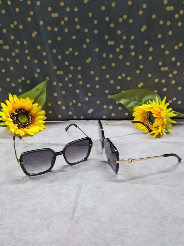 Fendi Square Fashion Sunglasses Glossy Black Fendi Square Fashion Sunglasses Glossy Black