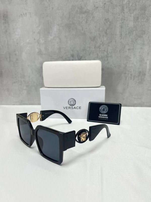 Versace Square Frame Sunglasses Black Versace Square Frame Sunglasses Black
