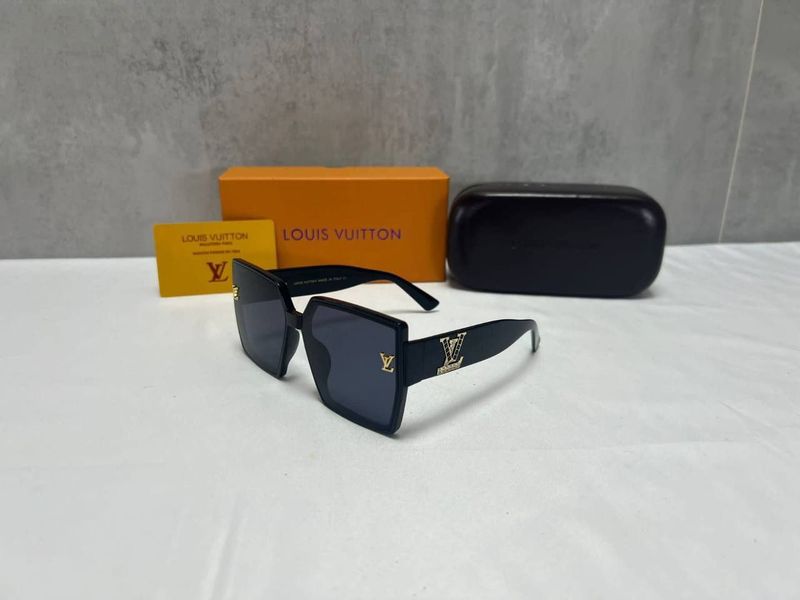 Louis Vuitton Men's Women's LV Logo Black Sunglasses Fakes Sale UK Man Woman First Copy Cheap Price Replica Sunglass Men Women 1st Copies Rep Square Frame Designer Eyewear AAA 1:1 Reps Brand Fake Luxury Duplicate Driving 1 to 1