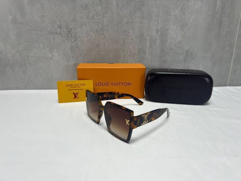 Louis Vuitton Men's Women's Luxury Frame Brown Sunglass AAA Sale UK Man Woman First Copy Fakes Reps Cheap Price Sunglasses Men Women 1st Copies Eyewear Rep 1:1 LV Brand Logo Fake Replica Plastic Square Frame Duplicate 1 to 1 Unisex