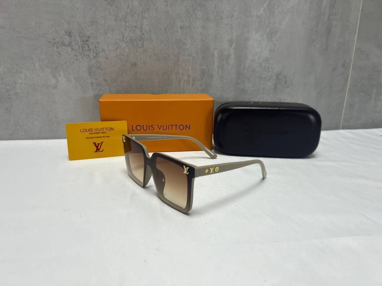 Louis Vuitton Men's Women's Luxury Brown Sunglasses AAA Reps Sale UK Man Woman First Copy Fake Replica Cheap Price Designer Sunglass Men Women 1st Copies Rep 1:1 LV Brand Logo Fakes Square Plastic Frame Eyewear Duplicate 1 to 1 Optical