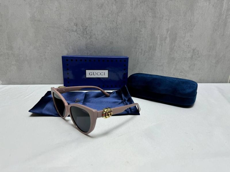 Gucci Cat Eye Sunglasses Grey