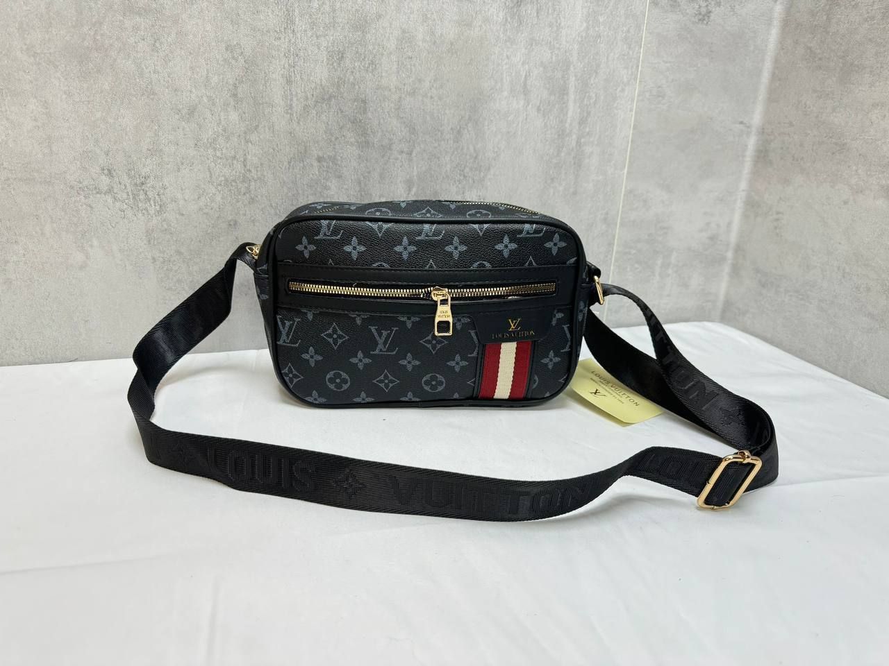 Louis Vuitton Men's Sling Designer Bag Black Reps Fake AAA Sale UK Men First Copy Replica Crossbody Bags Man Cheap Price Fakes Luxury 1st Copies LV Brand Logo 1:1 Rep Leather Handbag Long Belt Duplicate Wallet Original Zip Pocket 