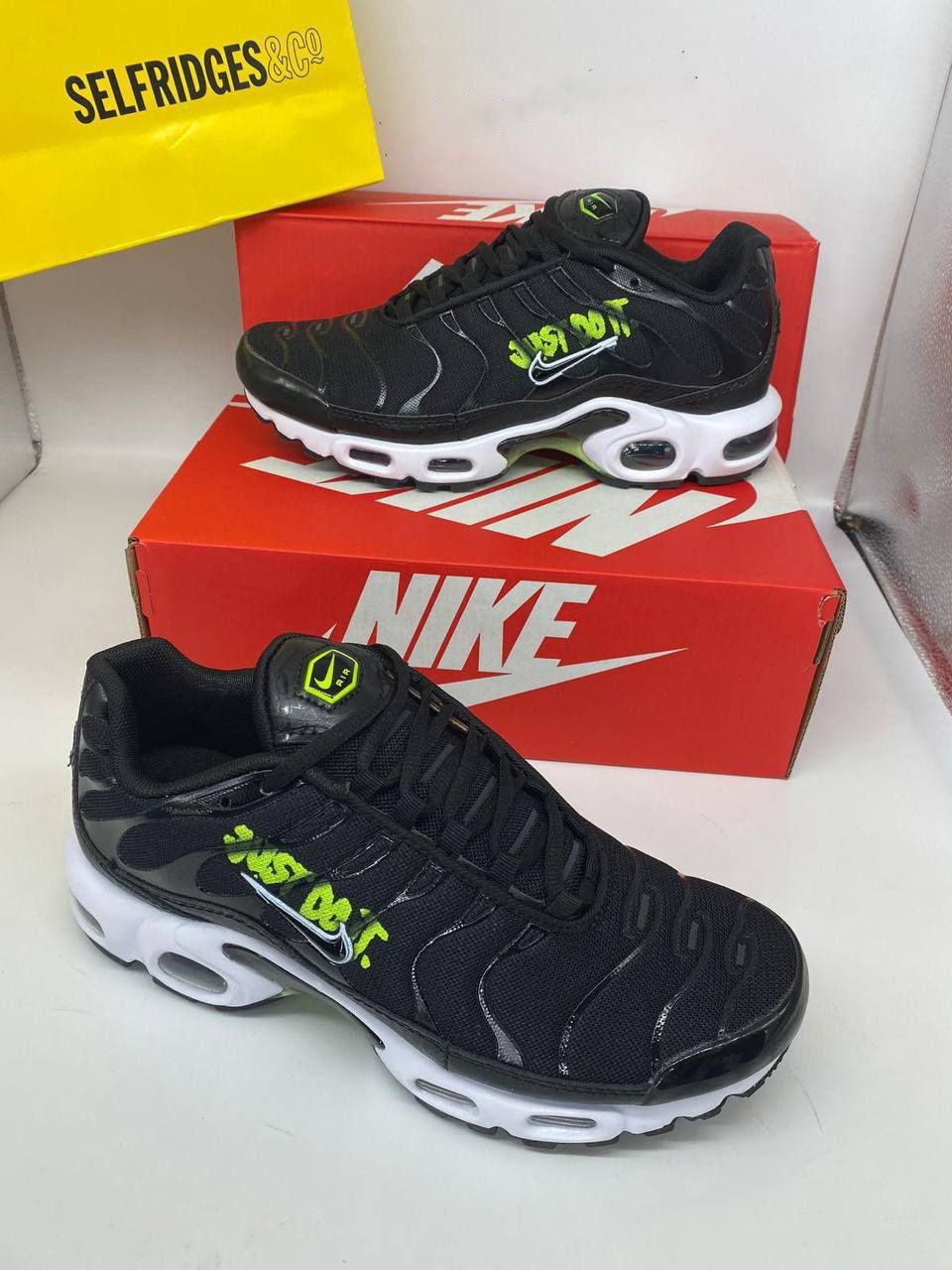 Nike Men's Trainers Trainer TNS TN's 1:1 Black Volt Just Do	Nikes Air Max Plus TN Men Mens Rep Replica Shoes Fake Man Mans Duplicate Sneakers Copy Cheap Sneaker Sale UK Reps MAX.TN Air.Max DJ6876-001 White It AAA Quality