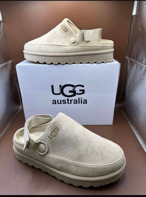 UGG Goldenstar White Color Trainers For Women's UGG Goldenstar White Color Trainers For Women's