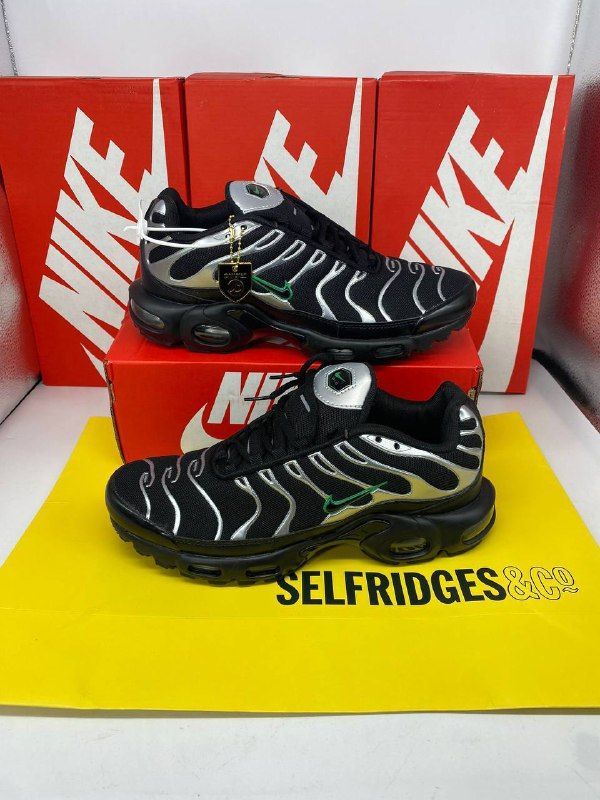 Nike TN Air Max Plus Trainers For Men's Black Silver Nike TN Air Max Plus Trainers For Men's Black Silver