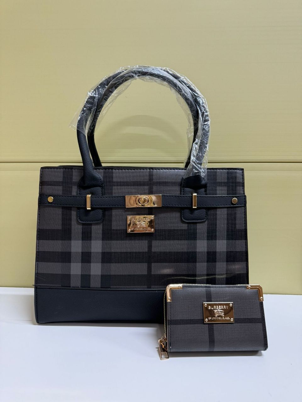 Burberry Handbags with Pouch For Women's in Different Colors, Colors: Black