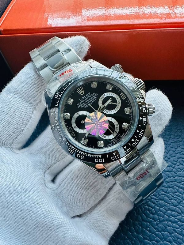 Rolex Cosmograph Daytona Oyster Perpetual Black Dial & Silver Chain Strap Men's Watch