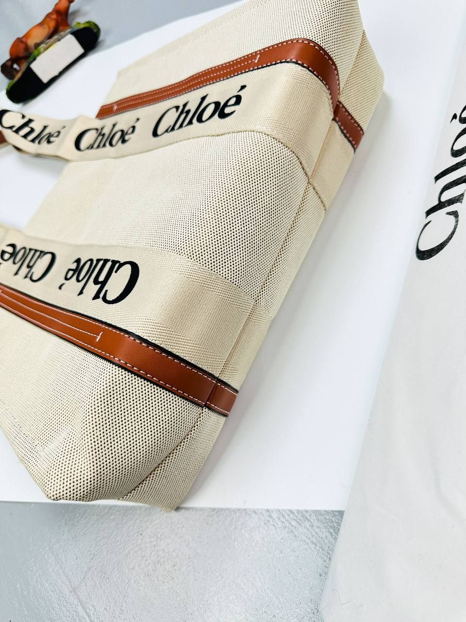 CHLOE Woody branded linen shoulder bag
