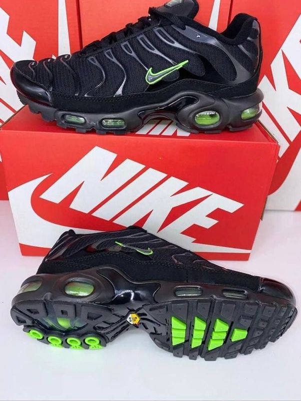 Nike Air Max Plus Black Volt Men's Snaeakers Nike Air Max Plus Black Volt Men's Snaeakers