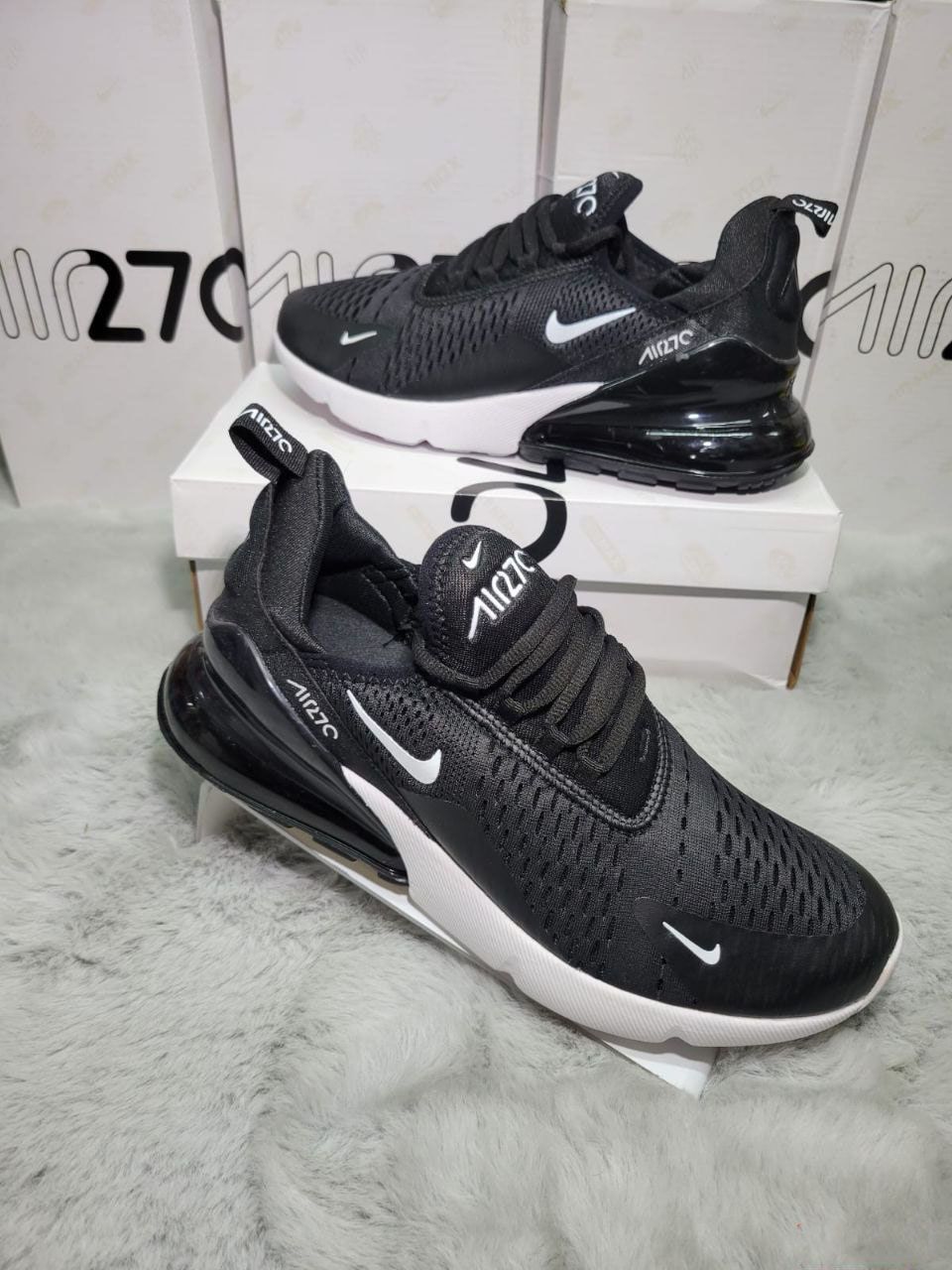NIKE Men's Air Max 270 Trainers Black White