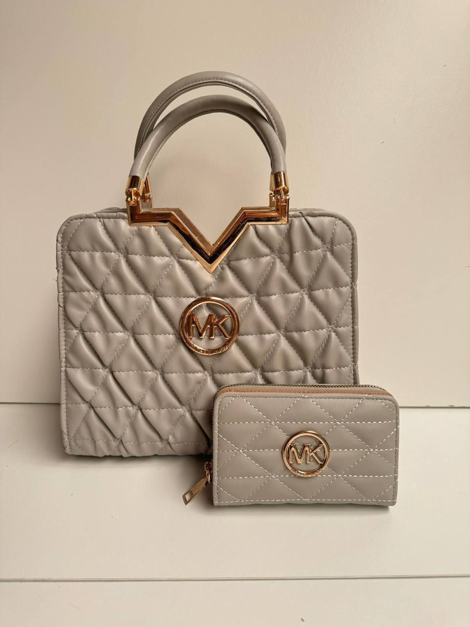 Michael Kors Shoulder Bags For Women's in Different Colors, Colors: Grey