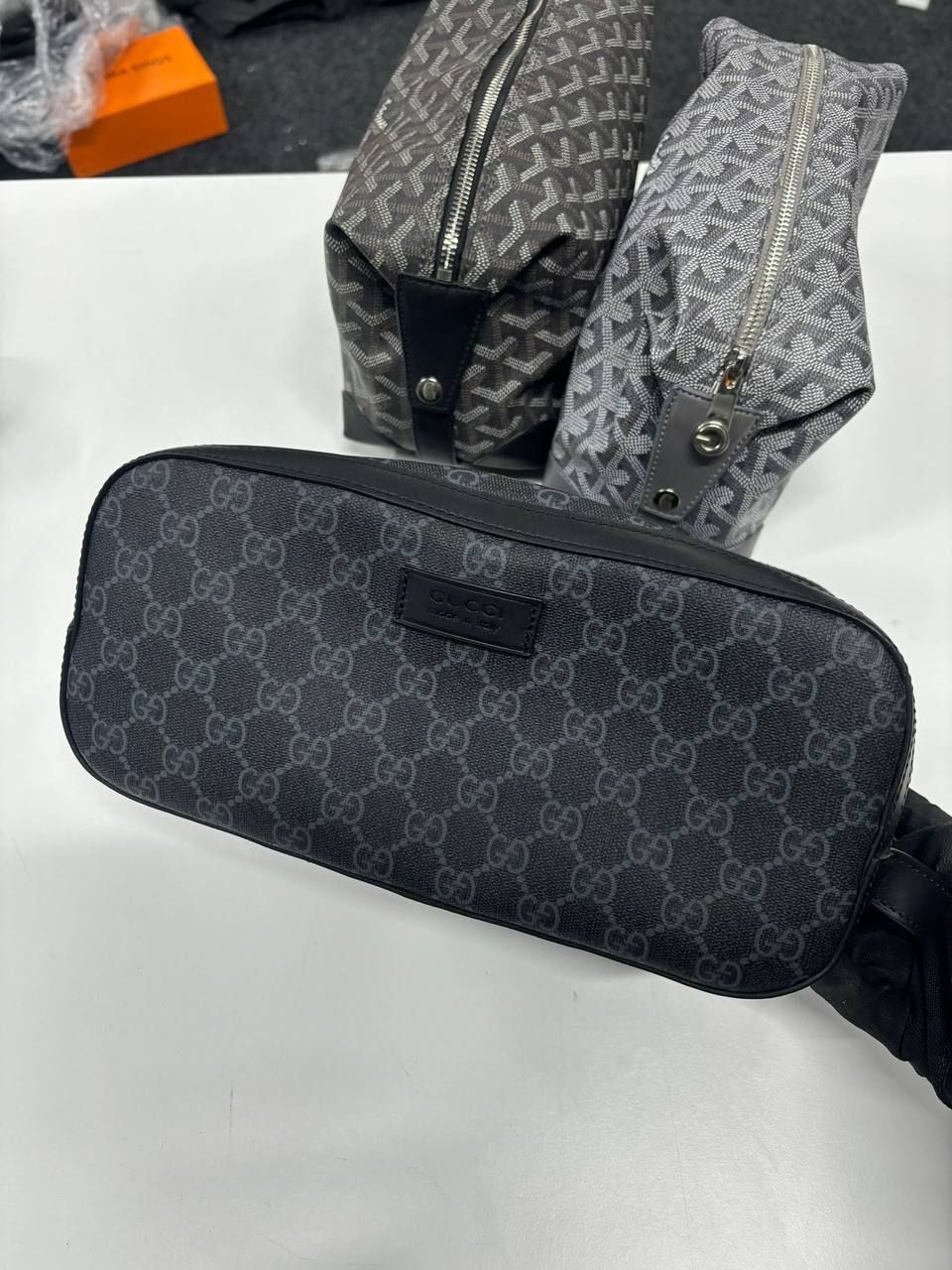Gucci Men's Interlocking GG Supreme Toiletry Bag Black Rep Sale UK Man First Copy Replica Cheap Price Reps Boys Canvas Leather Bags Wallet Cutch 1st Copies Designer Luxury Wallets Travel Brand Logo Monogram Double G Large Capacity Duplicate