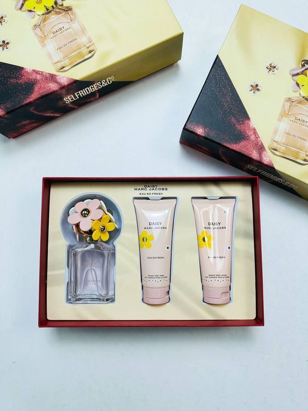 Marc Jacobs Daisy Perfume Gift Set Marc Jacobs Daisy Perfume Gift Set