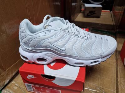 Nike TN Air Max Plus Triple White Men's Trainers Nike TN Air Max Plus Triple White Men's Trainers