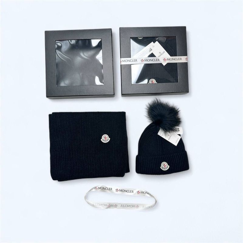Moncler Hat & Scarf Sets in Black Color Moncler Hat & Scarf Sets in Black Color