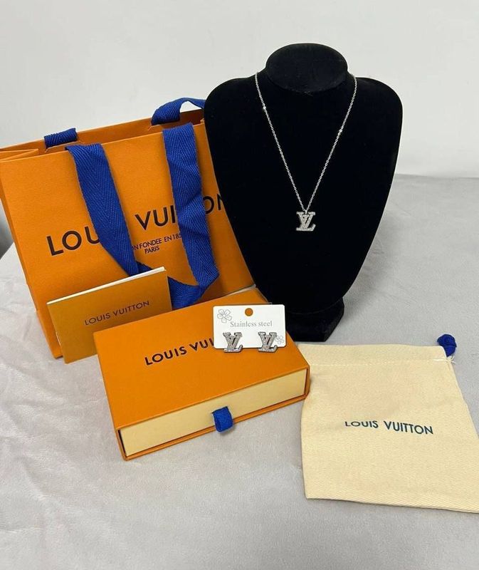 Louis Vuitton Women's Designer Necklace Earrings Rep Sale UK Woman First Copy Cheap Price Replica White Crystal Pendant Girls 1st Copies Luxury Fakes Reps Jewellery Fashion Jewelry 1:1 Fake 1 to 1 LV Brand Logo AAA Duplicate