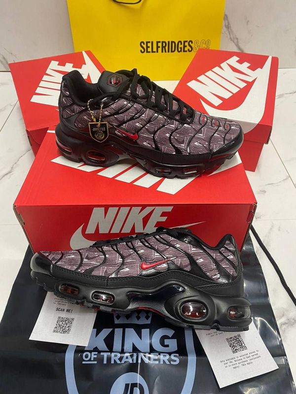 Nike Men's Trainers Trainer TNS TN's 1:1 Topography Pack Black	Nikes Air Max Plus TN Men Mens Rep Replica Shoes Fake Man Mans Duplicate Sneakers Copy Cheap Sneaker Sale UK Reps MAX.TN Air.Max DJ0638-001 Dark Grey Burgundy