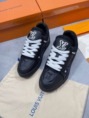 Louis Vuitton Black/White Trainers For Men's