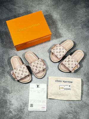 Louis Vuitton Women's Pool Pillow Flat LV Logo Sliders Louis Vuitton Women's Pool Pillow Flat Pink Sliders Fakes Sale UK Woman First Copy Fake Reps Slider Women Cheap Price Rep Flip Flop 1st Copies Sandals Girls 1:1 LV Brand Logo Luxury Slides 1 to 1 Slippers AAA Replica Mules Duplicate