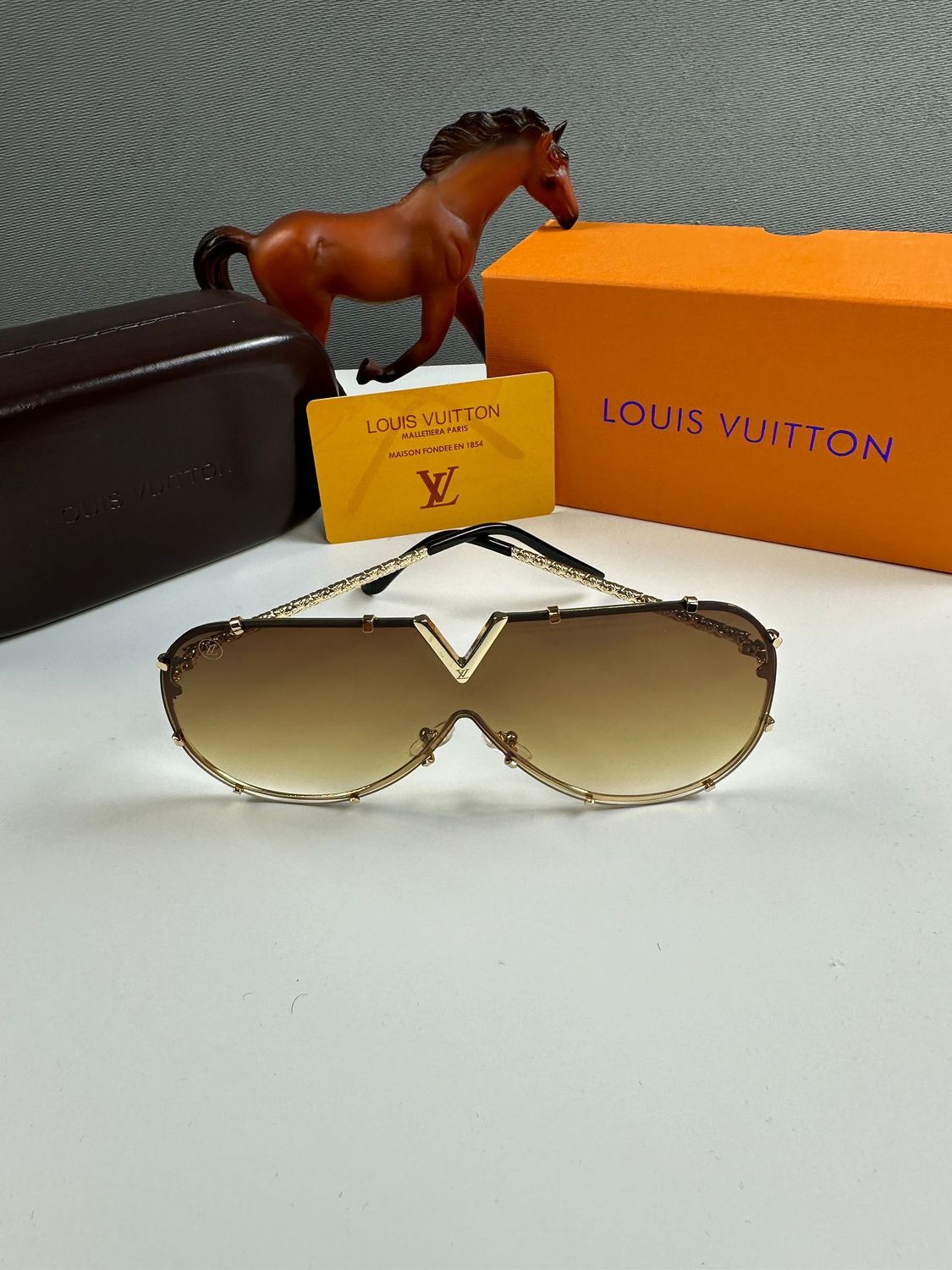 Louis Vuitton Men's Women's Designer Brown Sunglasses Reps Sale UK Man Woman First Copy Replica Cheap Price Luxury Sunglass Men Women 1st Copies Fake Aviator Frame Eyewear 1:1 Fakes Rep LV Brand Logo Unisex 1 to 1 AAA Duplicate 