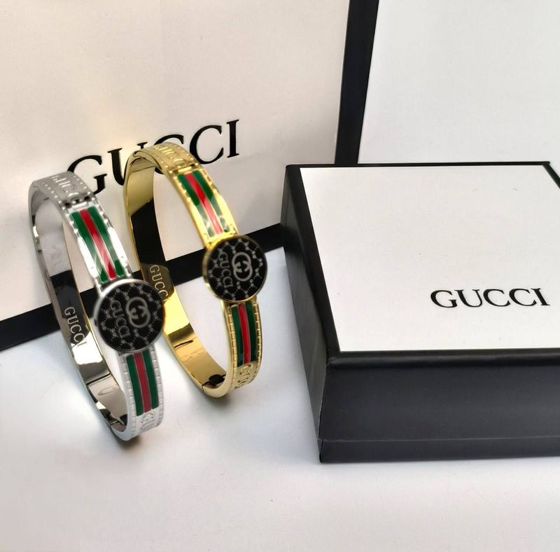 Gucci Buckle Bracelet For Women's in 2 Colors Gucci Buckle Bracelet For Women's in 2 Colors