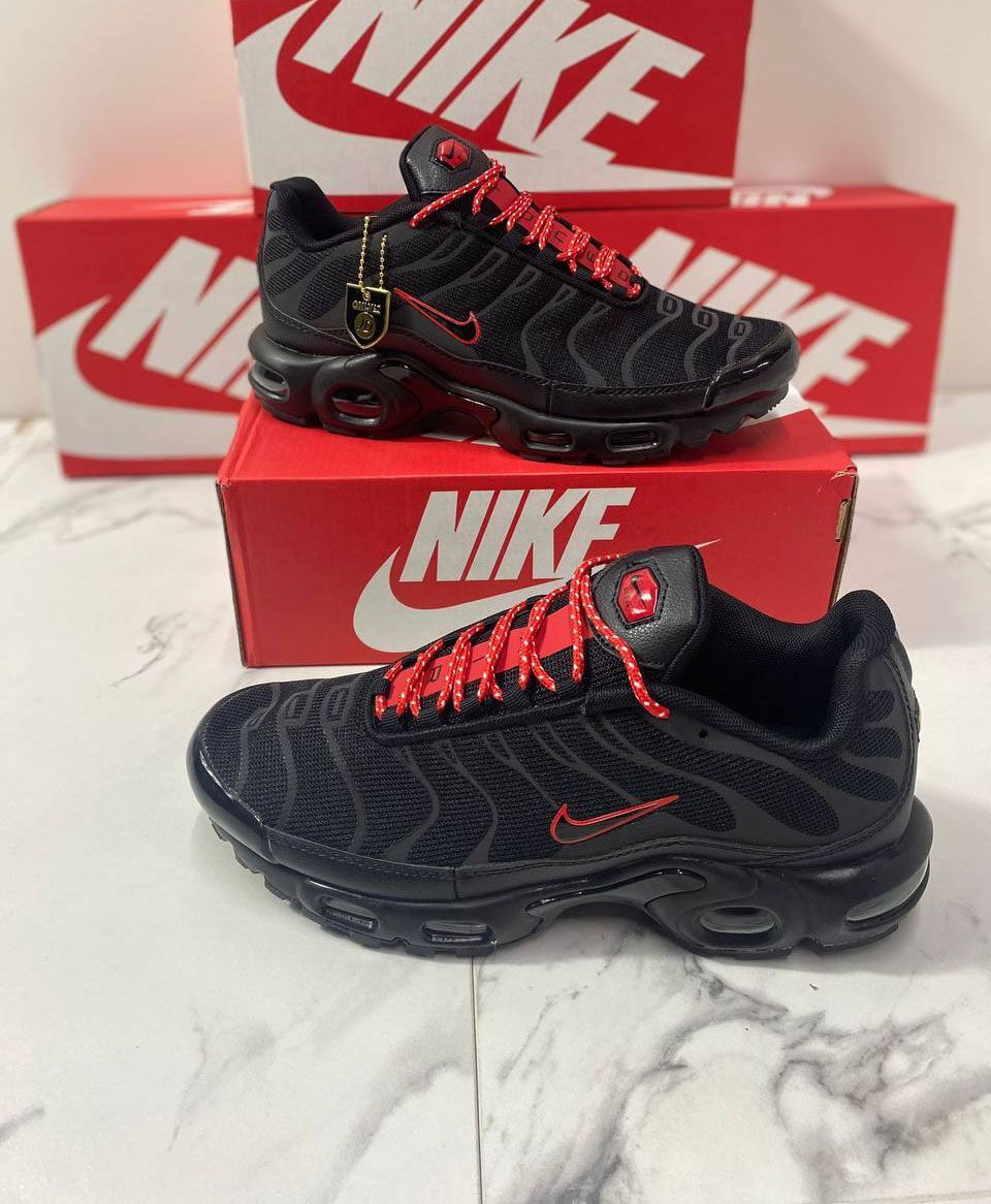 NIKE AIR MAX PLUS TN BLACK/RED REFLECTIVE Trainers For Men's