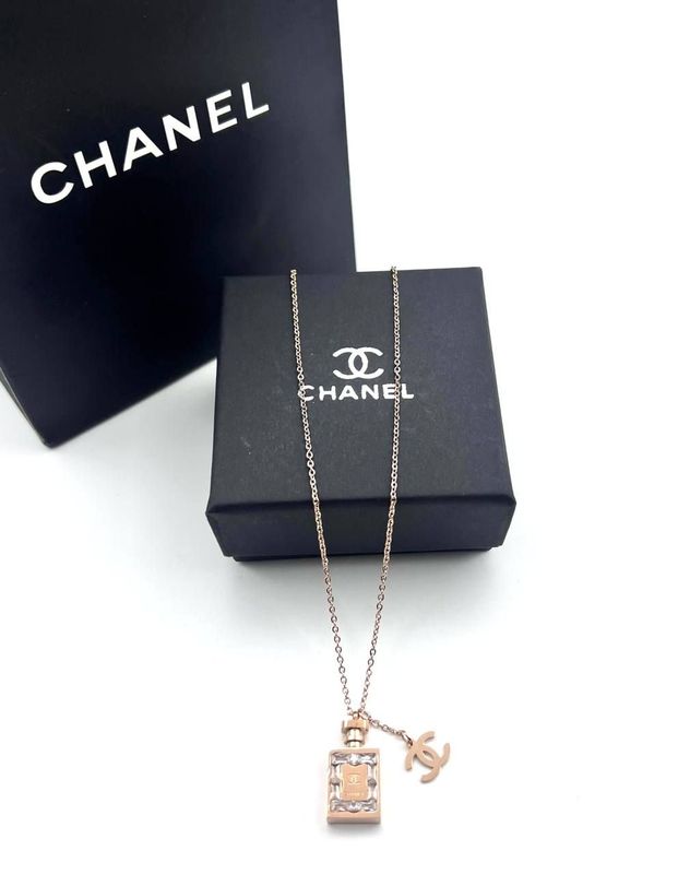 Chanel Perfume Bottle Necklace For Women's Chanel Perfume Bottle Necklace For Women's