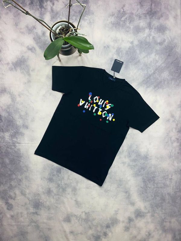 Louis Vuitton Men's Women's Logo T-shirts Louis Vuitton Men's Women's Designer Black T-shirt Replica Sale UK Man Woman First Copy Rep Cheap Price Reps Tee Shirts LV Fake Brand Logo T-shirts Unisex Luxury Tshirts Fakes Men Women T Shirt 1:1 Tshirt 1st Copies AAA Duplicate