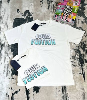 Louis Vuitton Men's Women's Designer White T-shirt Reps AAA Sale UK Men Women First Copy Rep T-shirts Man Woman Cheap Price Fake Replica Tee Shirt 1st Copies Fakes LV Brand Logo Luxury T Shirts 1:1 Unisex Tshirt Duplicate Tshirts Original 