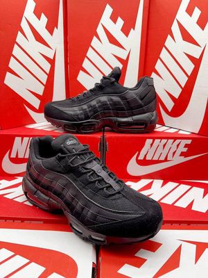 Nike Air Max 95 Triple Black Men's Trainers Nike Air Max 95 Triple Black Men's Trainers