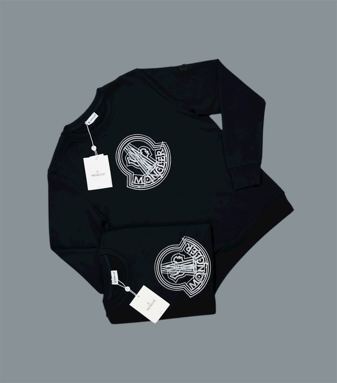 Moncler Regular Fit Printed Cotton Large Logo Jumpers For Men's in Black Color Moncler Regular Fit Printed Cotton Large Logo Jumpers For Men's in Black Color