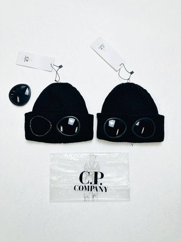 C.P. Company Extrafine Merino Wool Goggle Caps RFCMAC742A 005509A 999 For Men's in Black Color C.P. Company Extrafine Merino Wool Goggle Caps RFCMAC742A 005509A 999 For Men's in Black Color