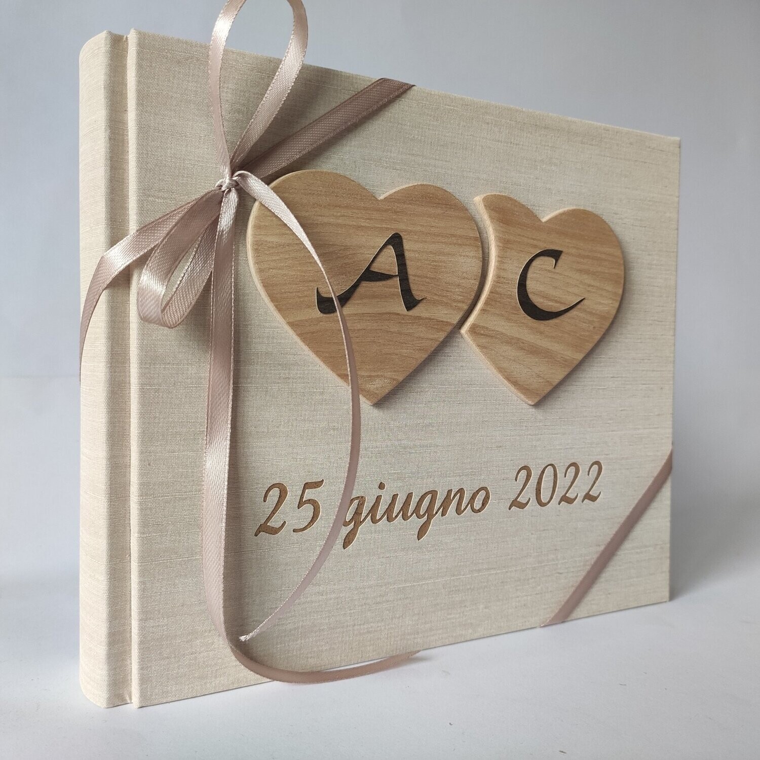 Album fotografico in tela di lino cuori legno, iniziali e data