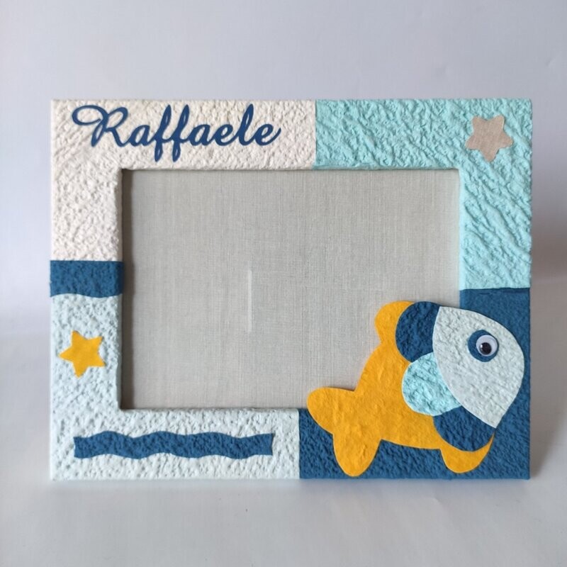 Cornice in legno patchwork pesce e nome in tela