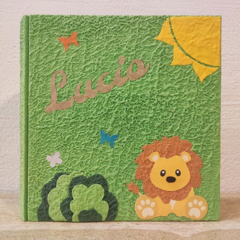 Album fotografico verde con leoncino e nome