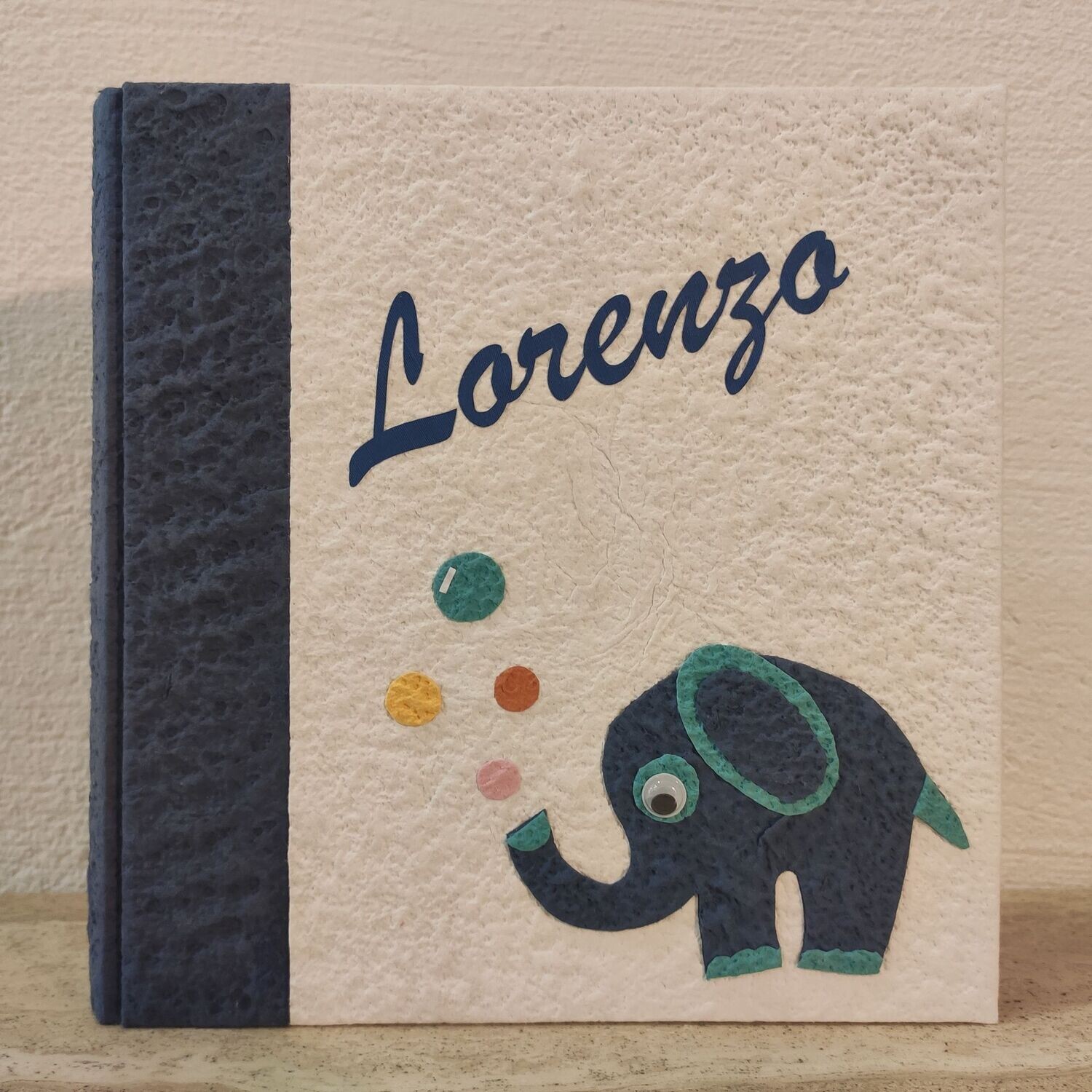 Album fotografico blu e bianco con elefantino e nome