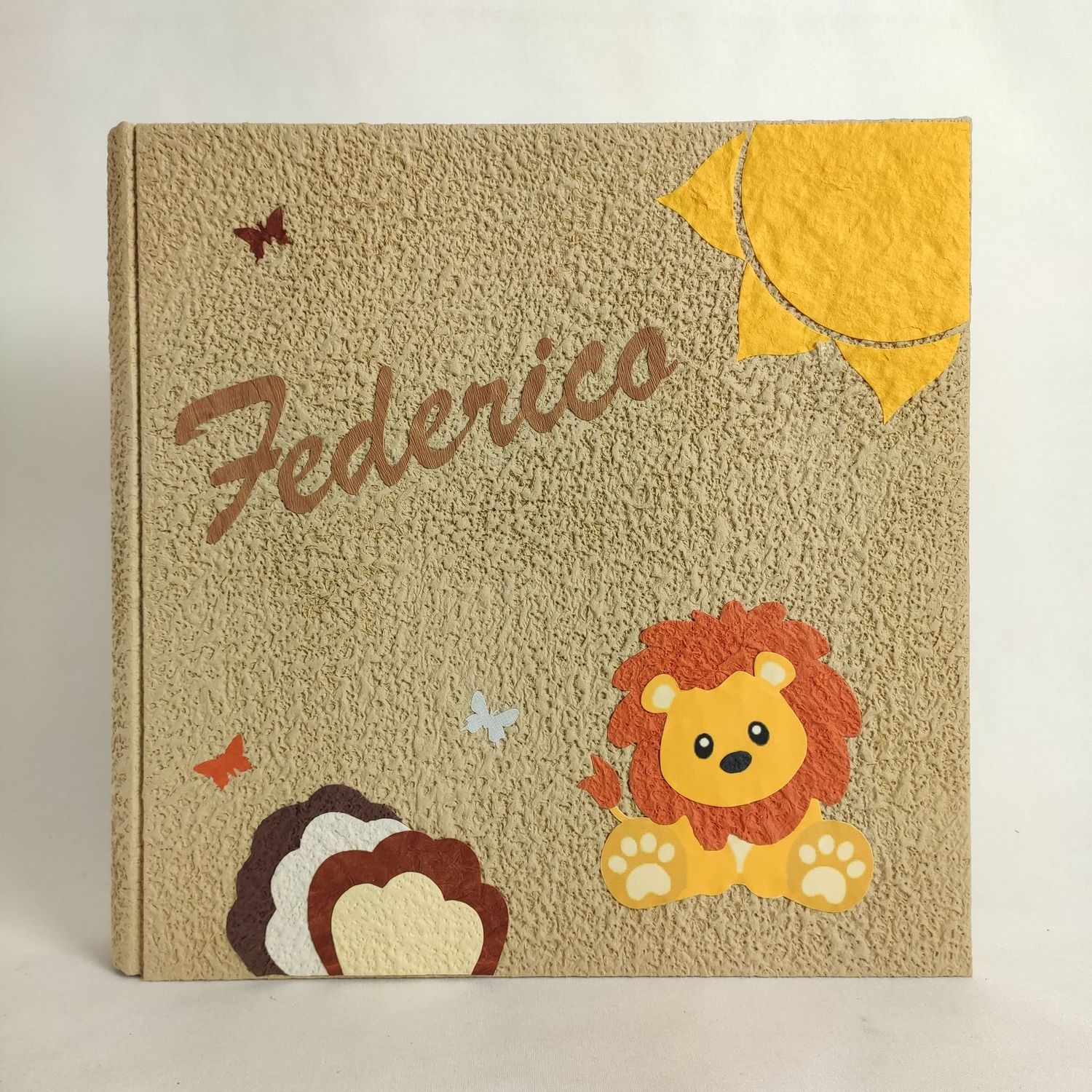 Album fotografico ecrù con leoncino e nome