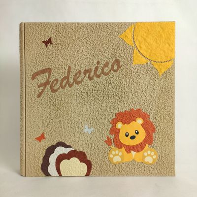 Album fotografico ecrù con leoncino e nome
