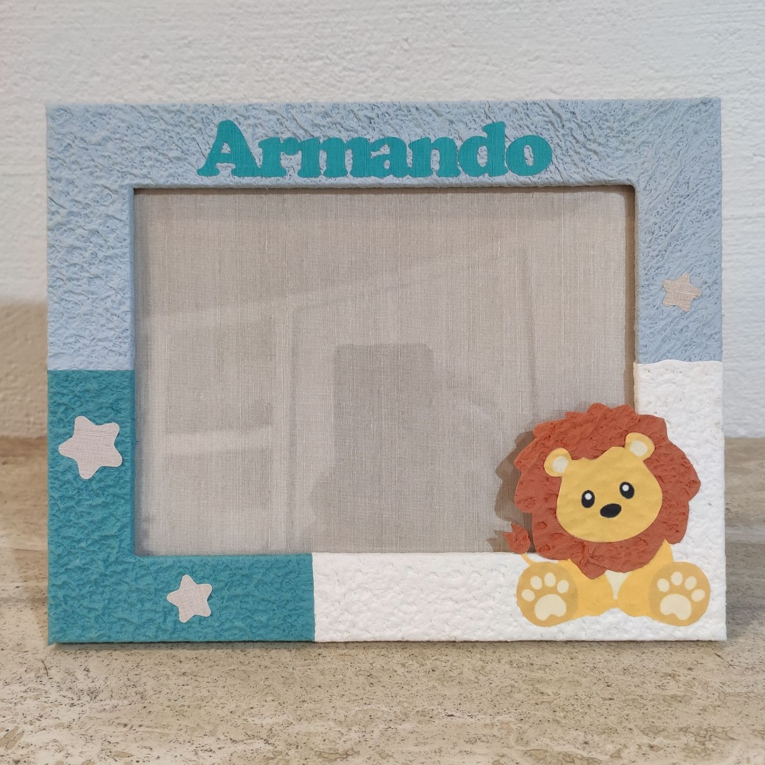 Cornice patchwork con leone leoncino e nome intagliato