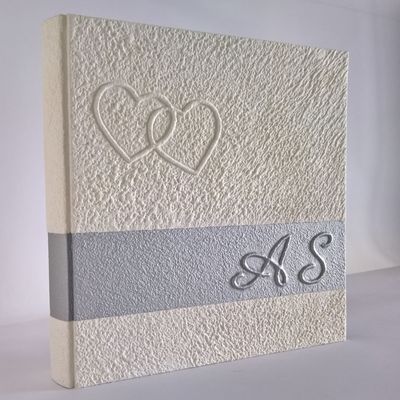 Album fotografico bianco con fascia argento cuori e iniziali