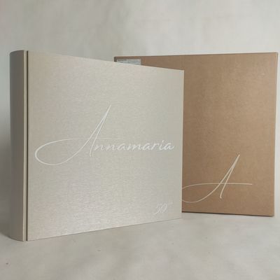 Album fotografico compleanno con nome corsivo inciso Album fotografico compleanno con nome corsivo inciso