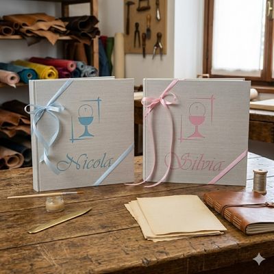 Album fotografico prima comunione in tela di lino con calice e nome incisi Album fotografico prima comunione in tela di lino con calice e nome incisi