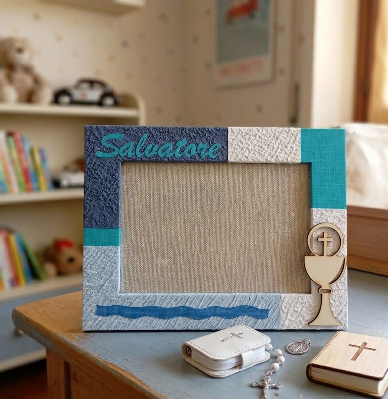 Cornice portafoto con calice Prima Comunione e nome Cornice portafoto con calice Prima Comunione e nome