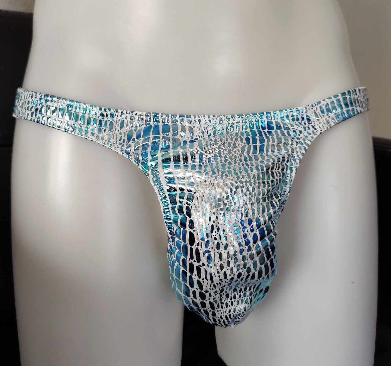 &quot;IceBlue Metallic&quot; oder &quot;Shiny BlackGold&quot; Sexy StringTanga Wetlook Style Softbund Spiegelglanz XL / XXL