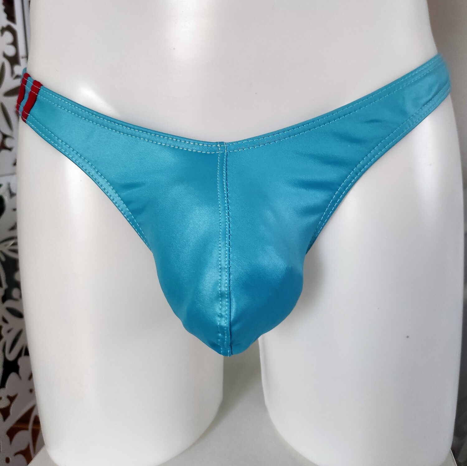 &quot;Second-Skin&quot; String Tanga Lederoptik Slip in Wetlook Premium Qualität, Farbe Hellblau