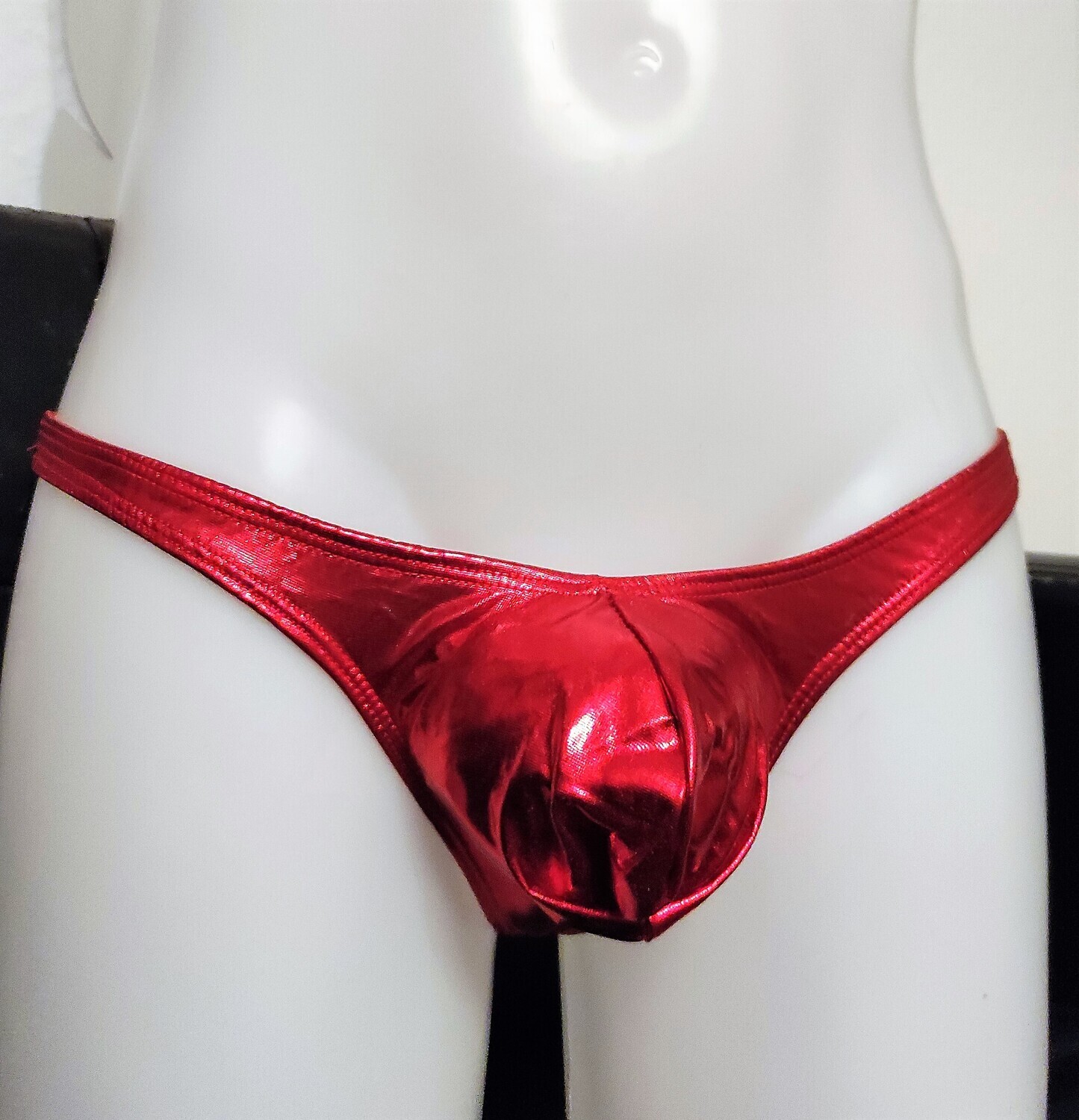 Mega Hot! &quot;Glossy-Metallic-String&quot; Tanga Wetlook Spiegelglanz, Red One Size