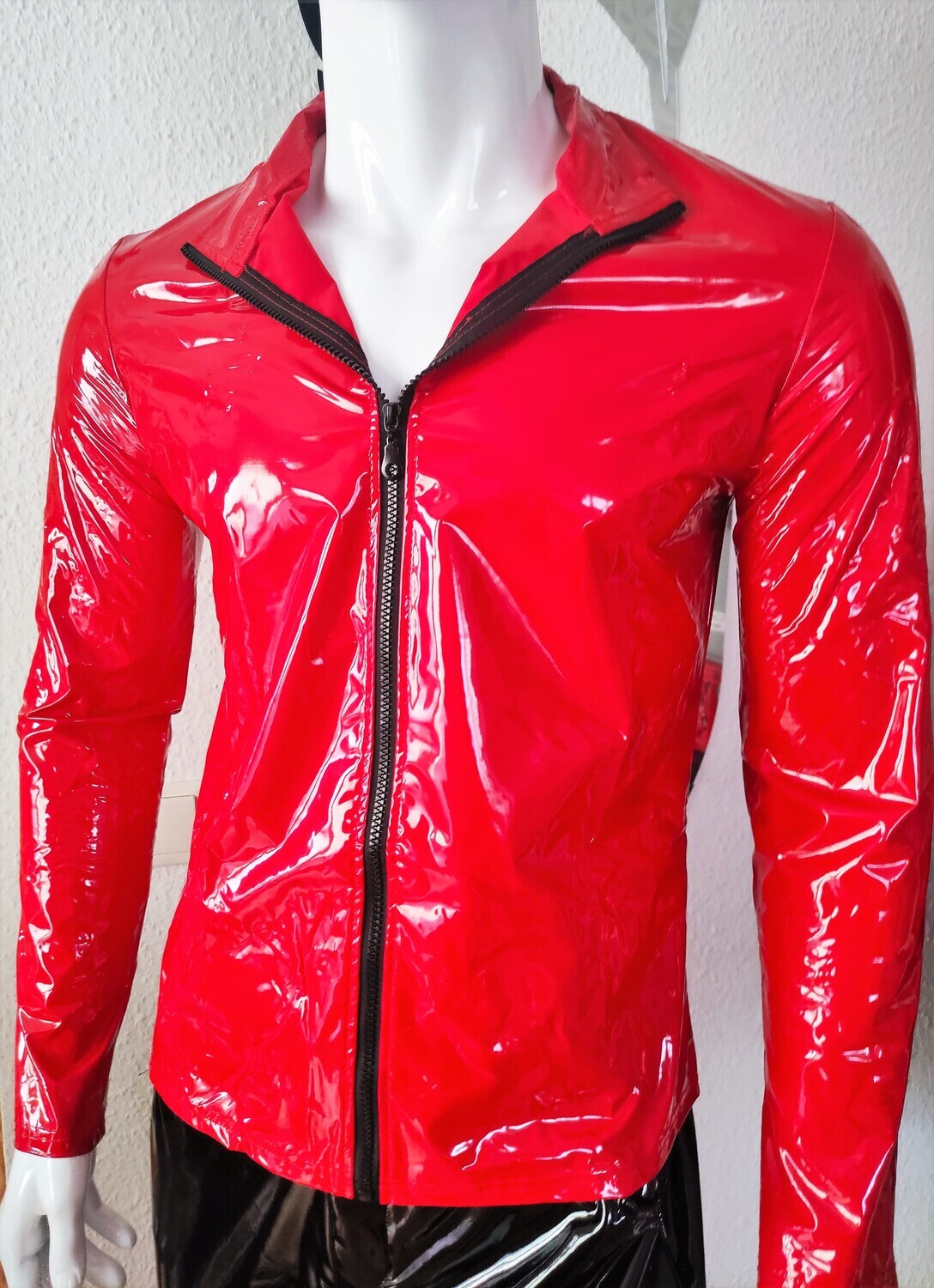 BRAND NEW! X-tra Hot ! Herren Lackleder Hemd Langarm Glossy Lack in Red, Größe L