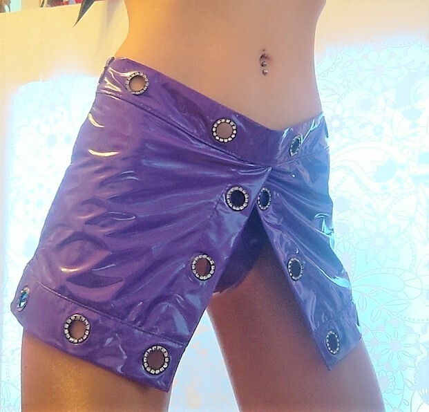 Glossy Purple Lackleder Baderock mit integriertem Slip Strassnieten Handmade Unikat Size  M oder Maßanfertigung